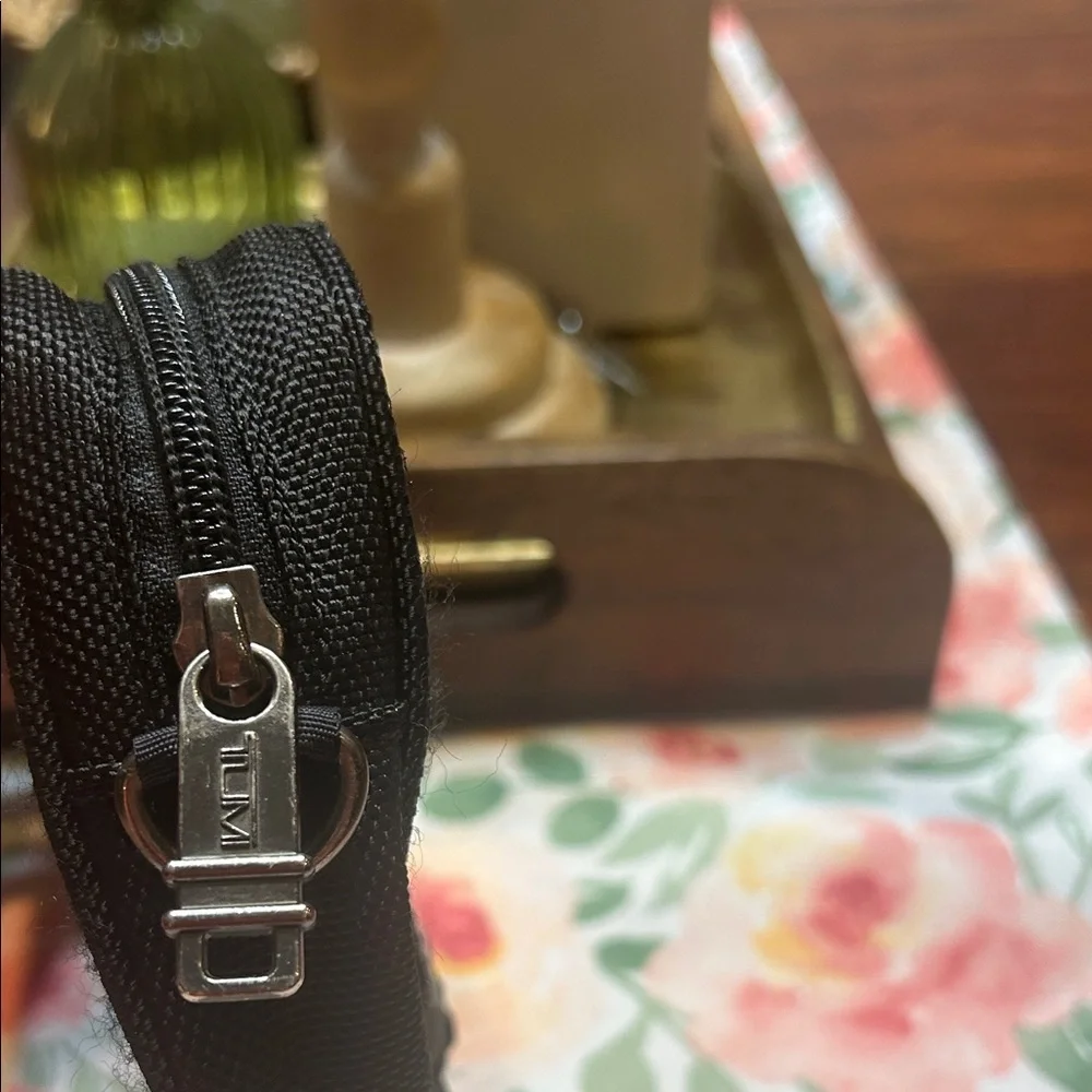 Tumi Zipper Black Travel Pouch